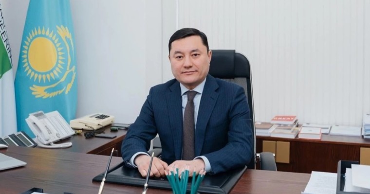 Экс-вице-министр Әділбек Сәрсембаев лауазымын асыра пайдаланды деген күдікке ілінді