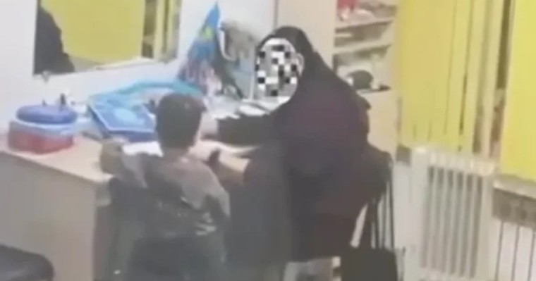 Логопед бір жыл бойы баланы ұрып келген