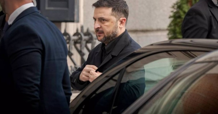 "Зеленский елден қашып кетуі әбден мүмкін": Украина президенті жайлы хабар тарады (ВИДЕО)