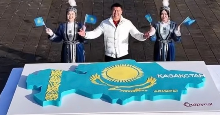 Алматыда кондитерлер Тәуелсіздік күніне 100 келілік торт пісірді (ВИДЕО)