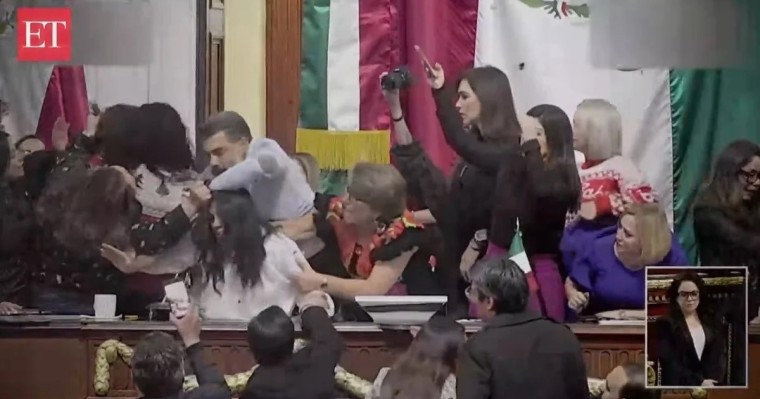 «Депуттаттар бір-бірінің шашын жұлды»: Парламентте төбелес болды