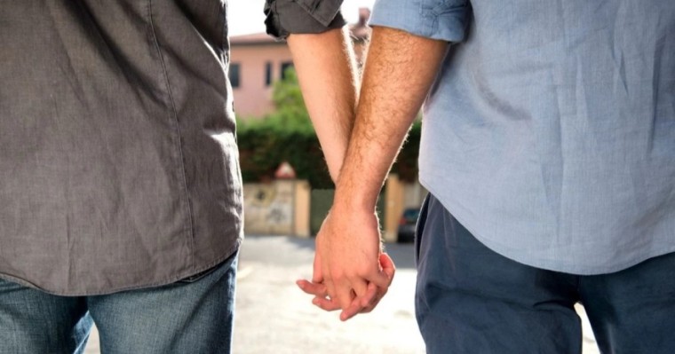 Еркектер қол ұстасып қыдыруына болады: вице-министр ЛГБТ насихатына не жатпайтынын айтты