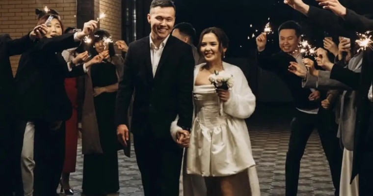 “11 адам қатысты”: Тойды 750 мың теңгеге жасаған жас жұбайлар желі жұлдызына айналды