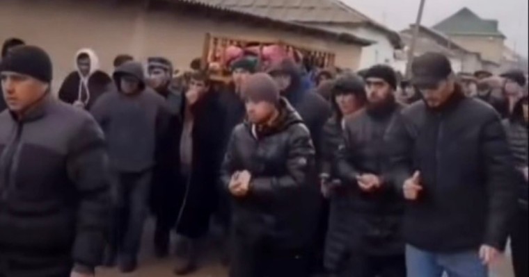 "Маған ақша емес, бала керек": Ресейде қайтыс болған 10 жастағы тәжік баласының анасы шырылдап отыр (ВИДЕО)