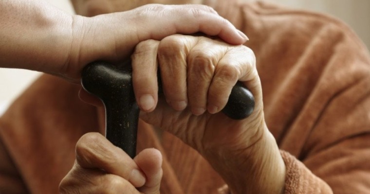 Қазақстанда 110 жастағы екі әжеге үйінде барып құжат рәсімделді