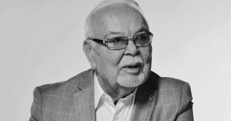 "Қазақ өлген адамды шығарып салудан мықты": Асанәлі Әшімовтің жеке жазбалары тарап кетті