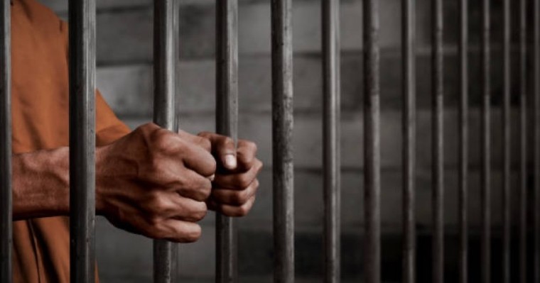 “Қазанмен ұрған”: Алматыда ер адам әйелі мен 6 жасар қызын аса қатігездікпен өлтірді