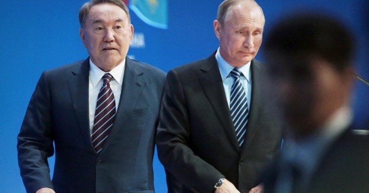 “Неден дәмелісіз? Қызыңызды таққа отырғыңыз келе ме?”: Путинмен кездескен Назарбаевты ел сынап тастады