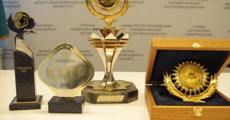 Қазіргі президент экс-президентті бар атағынан айырды