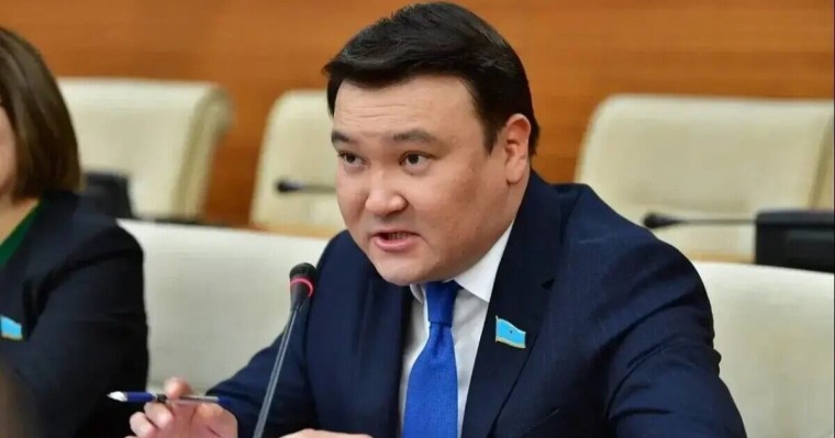 “Не үшін барды? Пана іздеп барды ма?”: Депутат Путинмен кездескен Назарбаевты сынап тастады