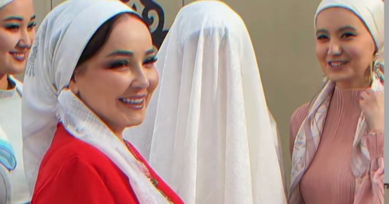 Жазира Байырбекова келінін өз бейнебаянына түсірді