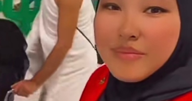 Тұрсынбек Қабатовты екінші әйелі арбамен сүйреп келе жатқан видеосы тарады (ВИДЕО)