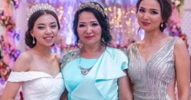 "Адал келінім... Дүниеге бала алып келді": Гүлзира Айдарбекова елге сүйінші жаңалығын жеткізді (ВИДЕО)