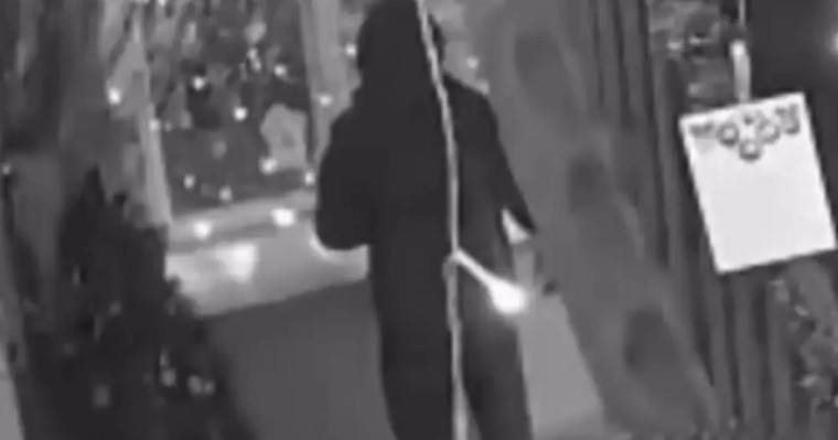 Теміртауда кіреберістегі шыршаны өртеген ер адам қамауға алынды