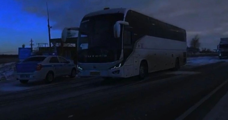 Қостанай облысында боран соғып, 47 жолаушысы бар автобус тас жолда тұрып қалды