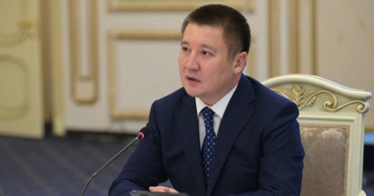 “Біз көрген бейнетті бермесін”: Баланың тұсауын кесуден бас тартқан Павлодар әкімінің жазбасы елді ойландырып қойды