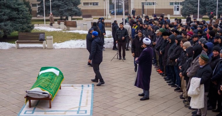 Алматыда жұрт актер Мұрат Бисембинді ақтық сапарға шығарып салды