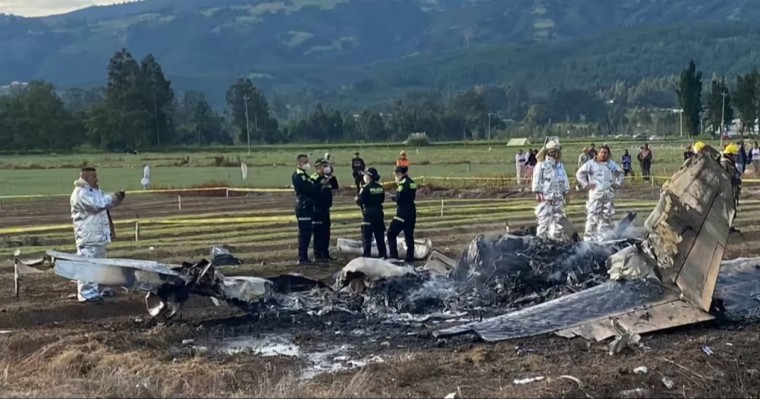 Бір күн бұрын сахнада еді: Танымал әнші ұшақ апатынан қайтыс болды