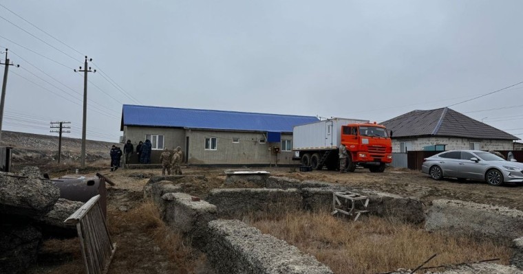 «Қазылған аула, жиналған кілем, қызыл бояу»: Атырауда жоғалған отбасы ісі бойынша жаңа деректер шықты