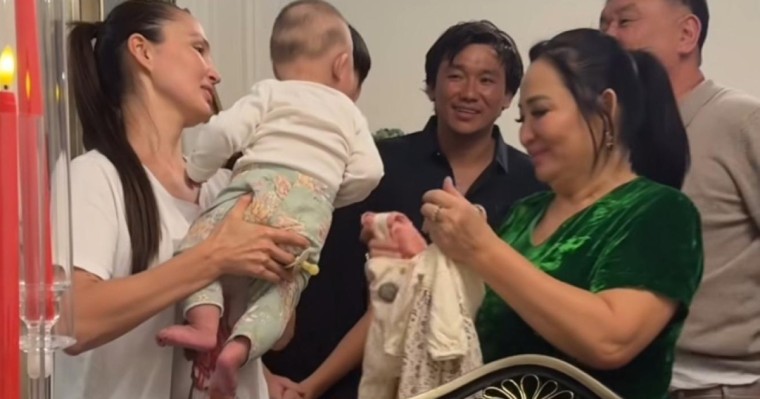 "Төрт көзіміз түгел": Гүлзира Айдарбекова отбасылық басқосуы туралы тебірене жазды