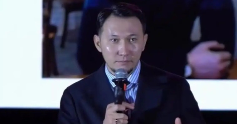 “Қажылыққа жолдама”: Ерекше баласы бар ананы кемсіткен коуч кешірім сұрады