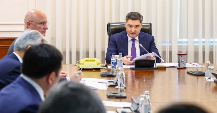 Олжас Бектенов энергия тапшылығы мәселесін шешу үшін жаңа қуаттарды генерациялау мәселелері бойынша жиын өткізді