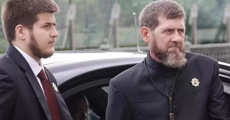 Рамзан Қадыровтың ұлы Грозныйда жол апатына түсіп, ауруханаға жеткізілді – БАҚ