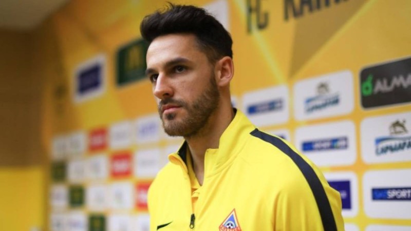 Матч үстіндегі төбелесте алматылық "Қайрат" футболшысының жағын сынды