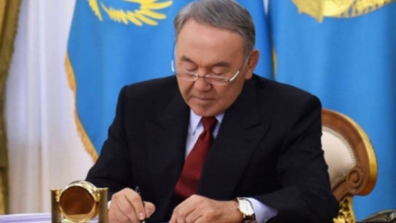 Назарбаев үкіметті отставкаға жіберу туралы қаулыға қол қойды