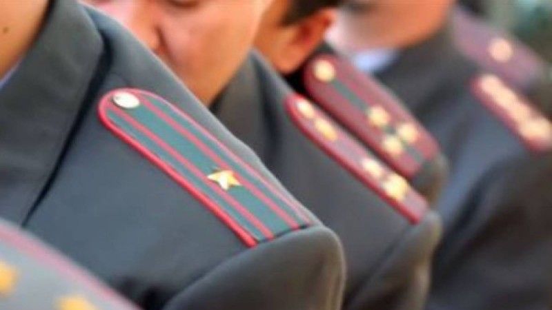 Атыраулық екі полицей кафе қожайынын соққыға жығып, істі болды