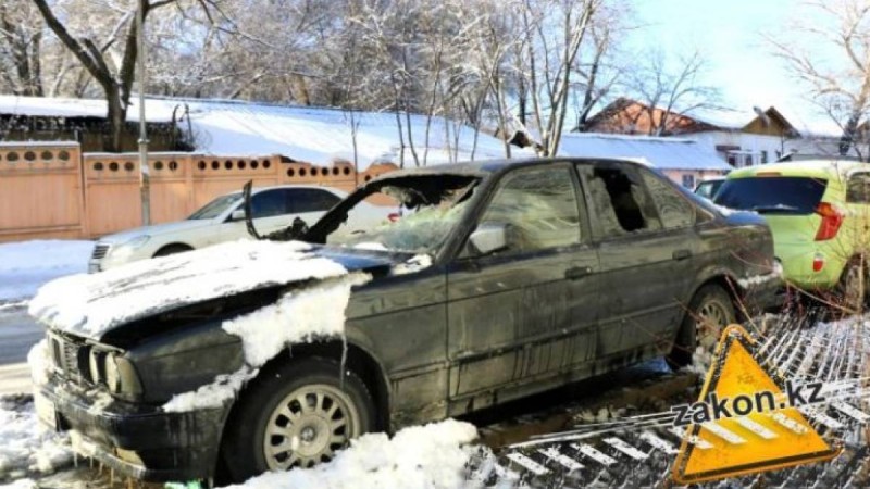 Алматыда BMW автокөлігі отқа оранды