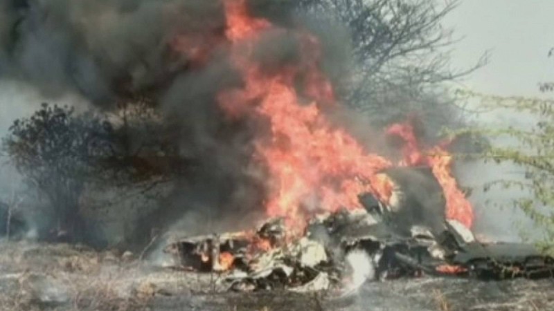 Үндістанның оңтүстігінде әскери-жаттығу ұшағы құлады