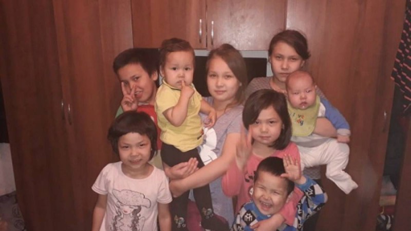«Қазір қолымнан ештеңе келмейді»: Алматыда 8 балалы отбасы бір бөлмеде тұрып жатыр - Қазақстан жаңалықтары