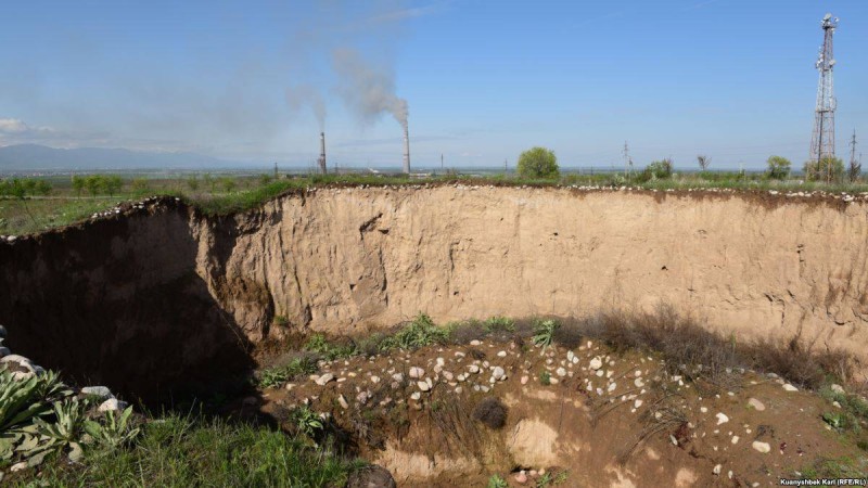 Азаттық хабарынан соң әкімдік сақ қорымындағы қоқысты тазартты