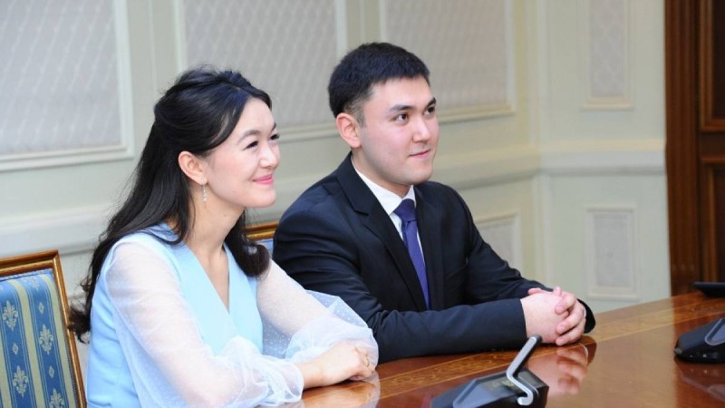 Нұрсұлтан Назарбаев астаналық жас жұбайларды неке қию рәсімімен құттықтады