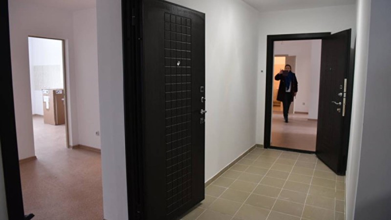 Астанада кәсіпкер көпбалалы отбасыға 24 миллион теңгенің пәтерін сыйға тартты