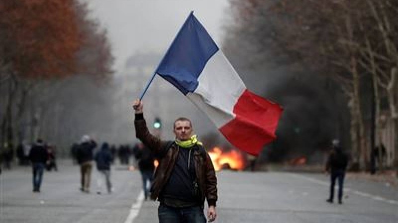 Франциядағы көтеріліс: 1400-ге жуық адам ұсталды