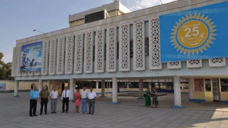 Құрманбек Жандарбеков атындағы театр туралы мәлімет: тарихы мен репертуары