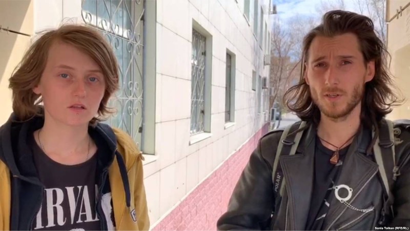 Нұр-Сұлтан полициясы баннер үшін қамалғандарды қолдағандардан "ҚДТ туралы сұраған"