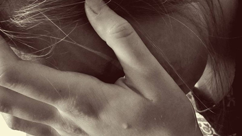 Баласы сырқаттанып, жұмыссыз қалған ана Астана әкімінің алдында жылап жіберді