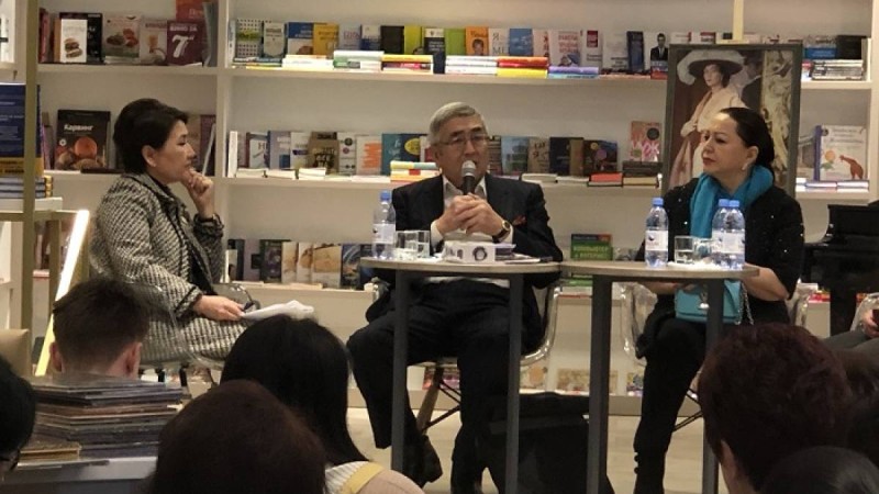 Алматыға «Муза DIOR. Алла Ильчунның тарихы. Қазақтан шығып, сән әлемін мойындатқан» кітабының авторы келді