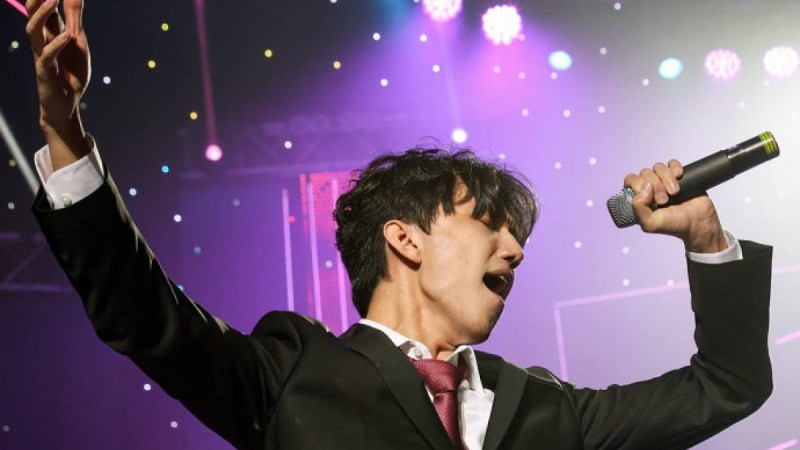 Димаш қазақпайшылық жасап кетті – шетелдегі қазақ неге күйінді