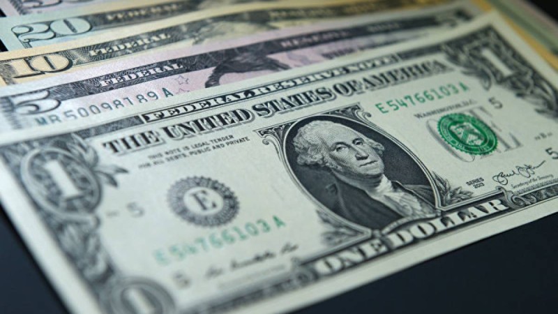 Сарапшы Қазақстанда доллар неге арзандамай жатқанын түсіндірді