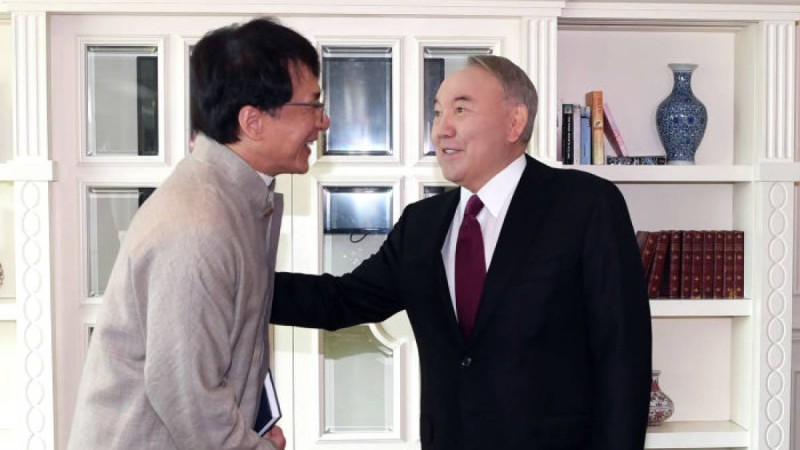 "Сізді бүкіл әлем біледі" Назарбаев Джеки Чанмен кездесті – фото