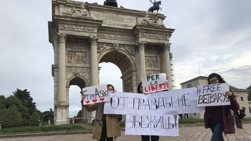 Миланда Алматыда қамалған жастарды қолдау акциясы өтті