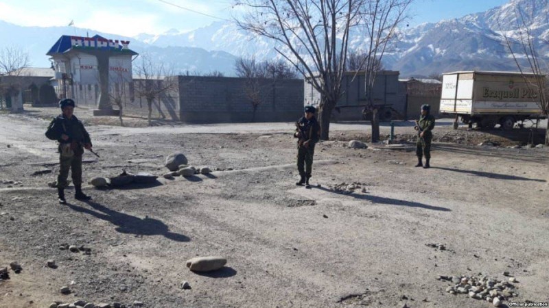 Шекарадағы жанжалдан соң екі қырғыз ауылынан тұрғындарды көшірді