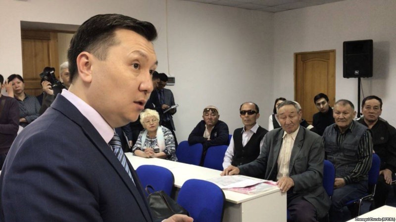 Жалақы ала алмай жүрген жұмысшылар Ақтөбе облысы әкімдігіне барды