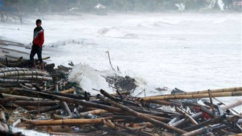 Ер адам цунамиден әйелін құтқарамын деп анасы мен ұлынан айырылды