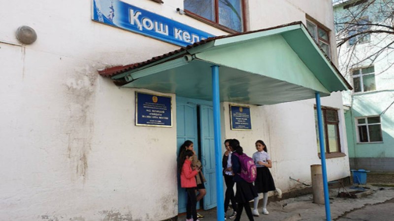 Шымкент мектебінің мұғалімдері "ақша жинағыш" директор қайта оралады деп қорқады