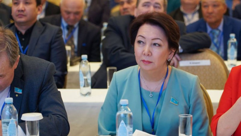 Кандидат Еспаева қазақ тілінен емтихан тапсырған соң көзіне жас алды